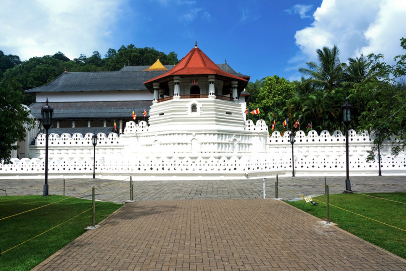 Kandy Temple of the Tooth cultural stop during a two week Sri Lanka itinerary